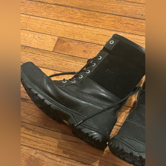 Ugg vibram waterproof boots s/n Adirondack size 9 unisex - Picture 6 of 10